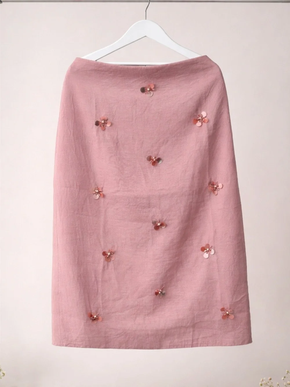 Women’s Embellished dusty rose knee Skirt size small nwt